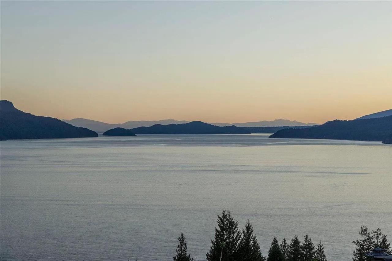Vancouver Sea View Palace Inn West Vancouver Exterior photo